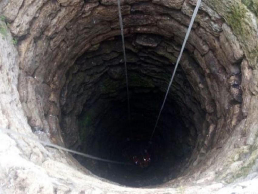 В Каушанах загадочно погиб мужчина, его тело найдено в колодце