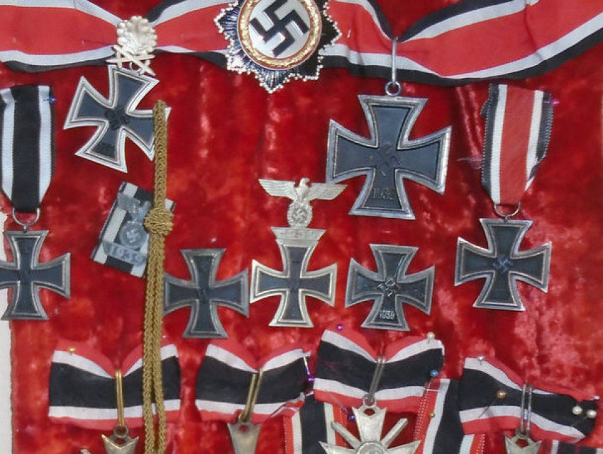 Фашистские кресты и ценные иконы попытался вывезти из России житель Молдовы 