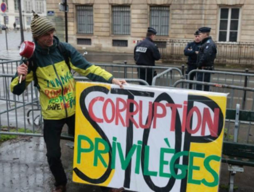 Европейцы обеспокоены тотальной коррупцией