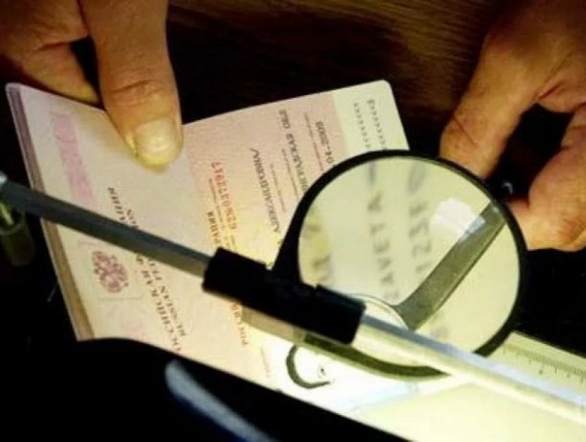 Водителя автобуса из Молдовы в Великобританию поймали на перевозке фальшивых документов