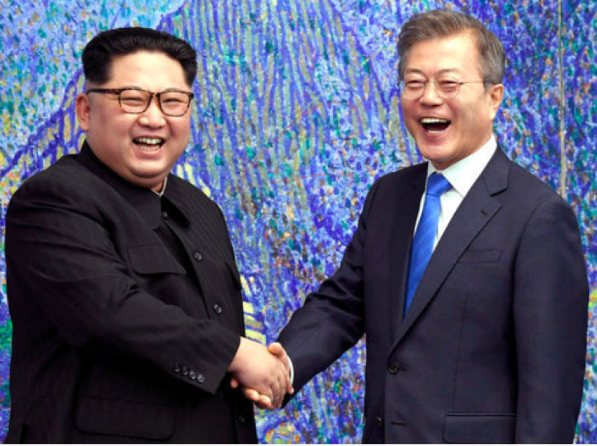 Историческая встреча: лидеры КНДР и Южной Кореи решили прекратить 68-летнюю войну