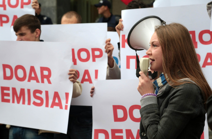 LIVE! Прямая трансляция протестов у здания парламента 