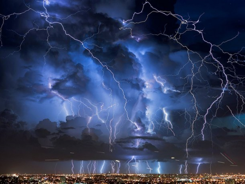 Ливни с грозами и штормовой ветер: в Молдове объявлен желтый код метеоопасности