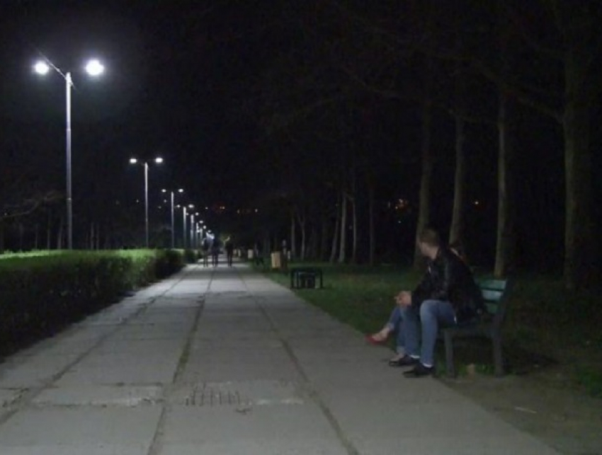 Столичный парк впервые в ХХI веке вышел из сумрака: влюбленные в шоке