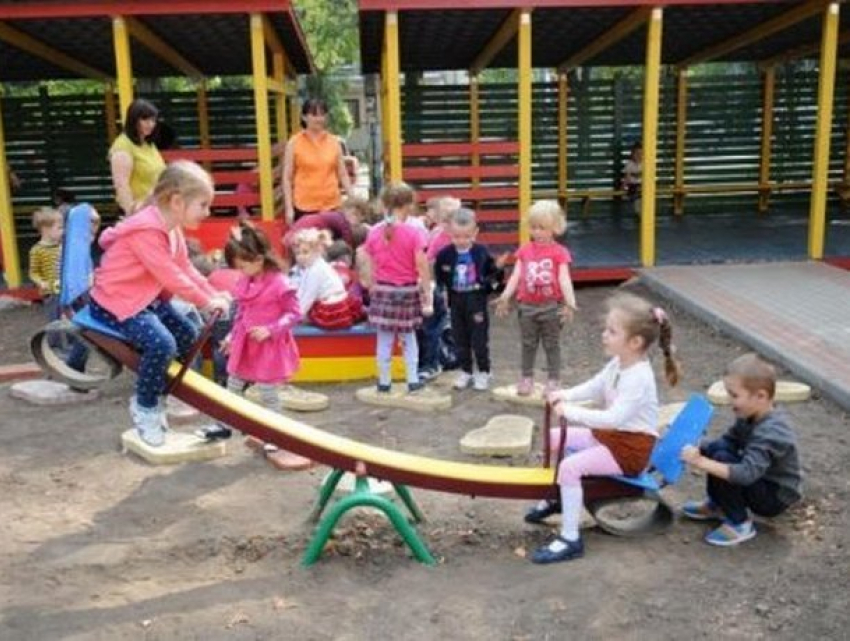 Правительство Молдовы захотело сократить норму рабочего времени воспитателей детсадов