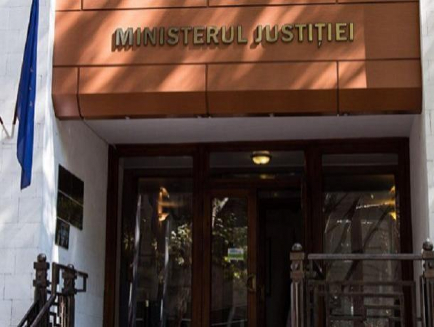Высшая судебная палата отказала гражданам в праве получения информации от Минюста на русском языке