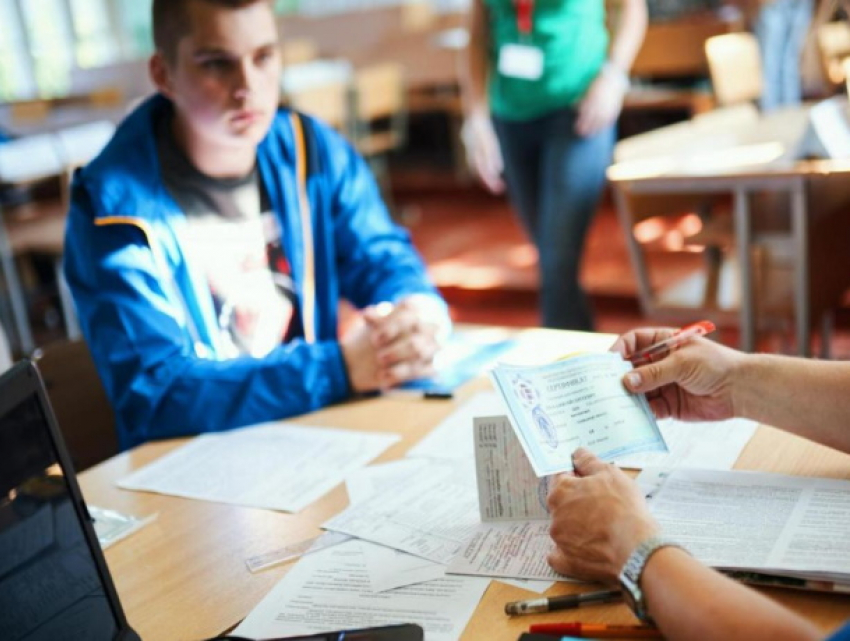 Молдова снова изрядно пополнится «свежими» юристами и экономистами - куда уже больше?!