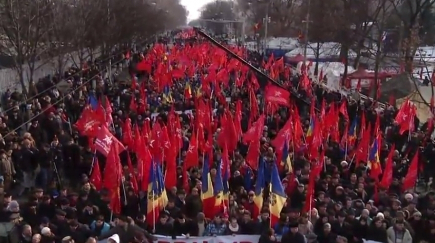 LIVE! В центре Кишинева проходит митинг за досрочные выборы 