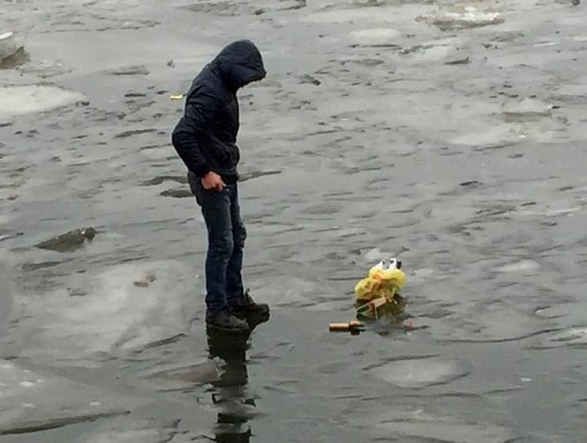 Вышел на лед и оказался в реанимации: ребенок едва не утонул в озере на Ботанике