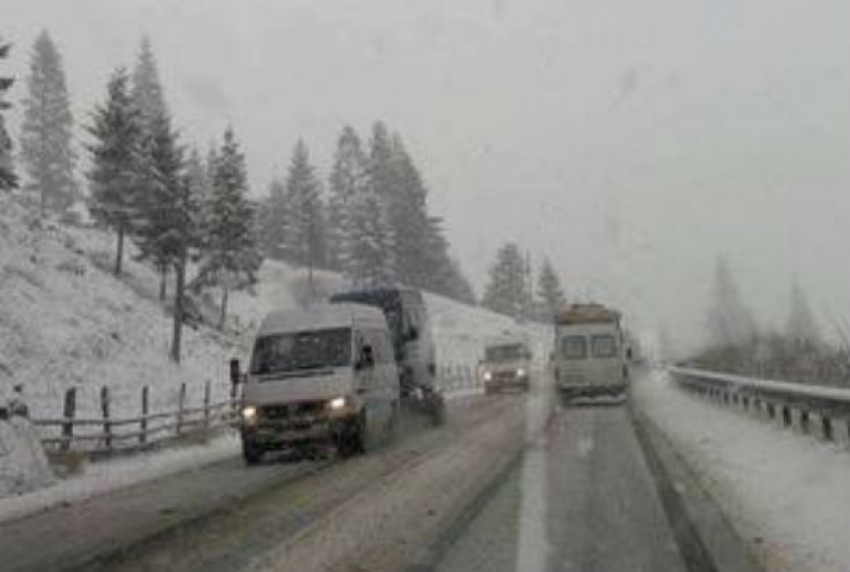 Погодная аномалия накрыла город Борша: посреди лета пошел снег