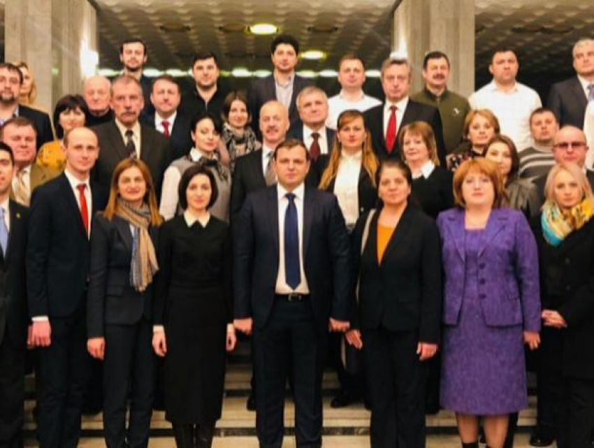 Блок ACUM распадаться не собирается