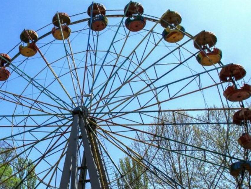 Медики рассказали о состоянии девушки, упавшей с «Чертова колеса» в парке на Ботанике