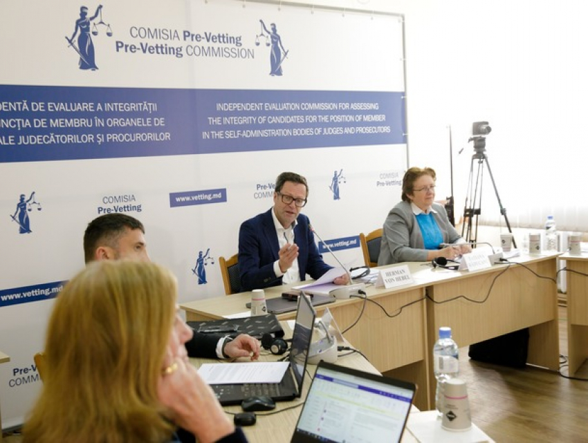 Оценщикам судей и прокуроров увеличат оклад на 40 000 до 110 тыс. леев