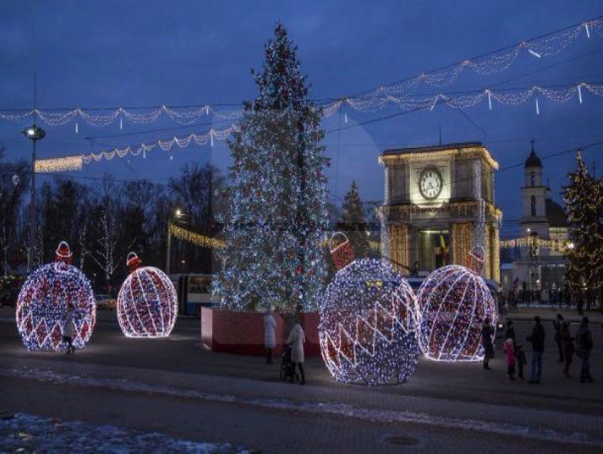 Центр Кишинева превратили в сияющую сказку с гигантскими шарами
