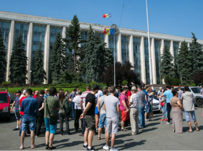 Акцию протеста в центре Кишинева устроили водители, недовольные ценами на топливо