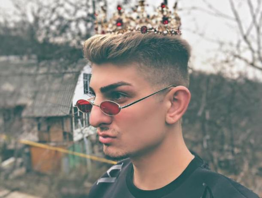 Эпатажный молдавский певец Johy Davis похвастался новым люксовым автомобилем