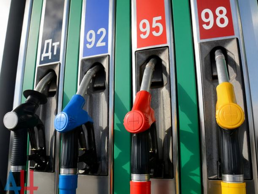 Будто бы новая власть в Молдове кровно заинтересована: цены на бензин снова повысили