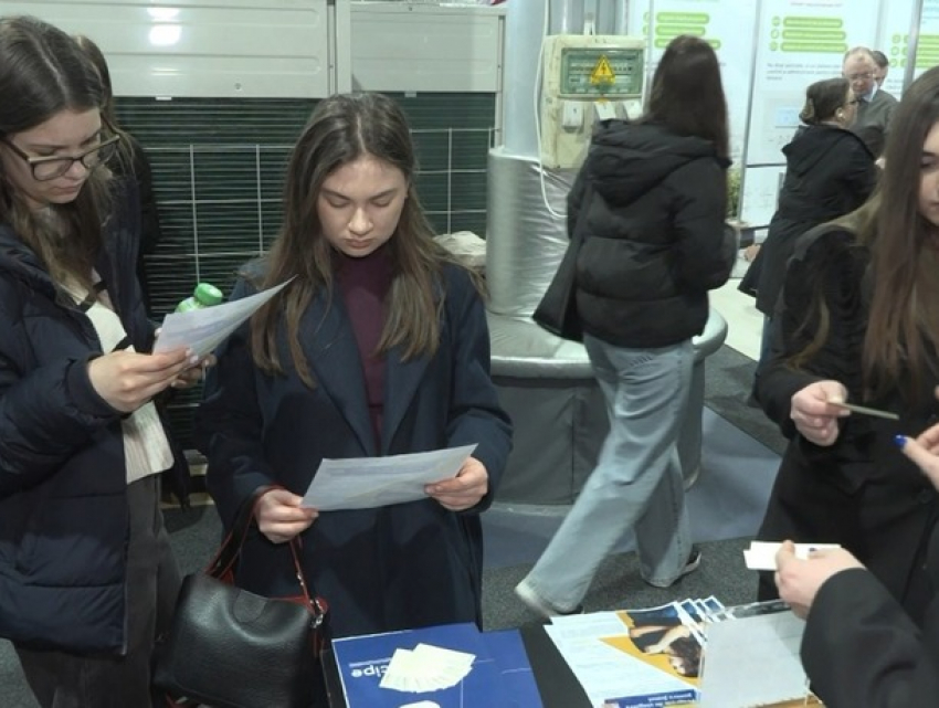 Зарплаты до 26 тысяч леев: в Молдове набирают специалистов в энергетический сектор 