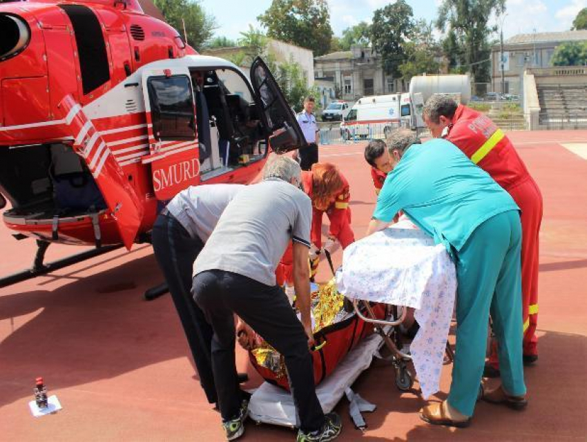 Женщину с тяжелейшими ожогами доставили на вертолете из Криулян в Кишинев