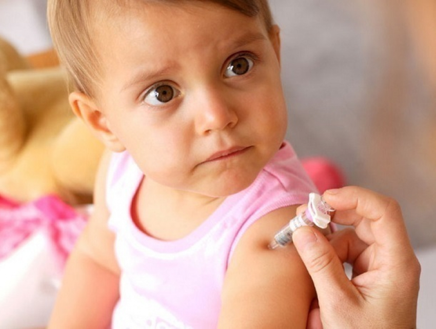 Штраф в 7500 евро и лишение родительских прав ждут молдаван в Италии за отказ в вакцинации ребенка