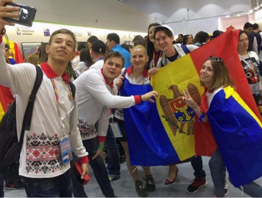 Премьер-министр Ион Кику поздравил юное поколение с Международным днем Молодежи