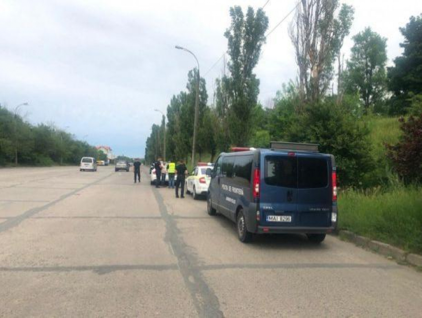 Немецкие полицейские обучили молдавских пограничников методикам поиска краденых автомобилей