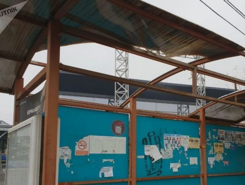 150 остановок общественного транспорта в Кишиневе не имеют ни крыши, ни сидений 