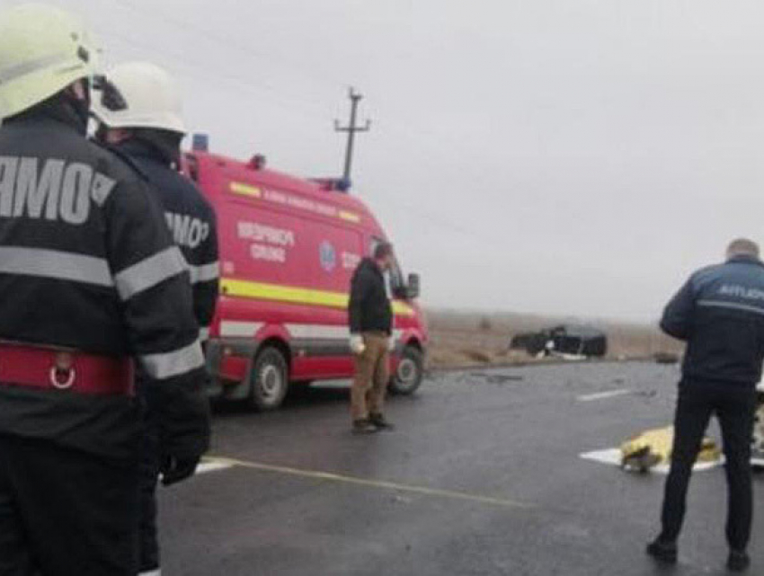 Семья с ребенком из Молдовы попала в серьезную аварию в Румынии из-за взрыва колеса 