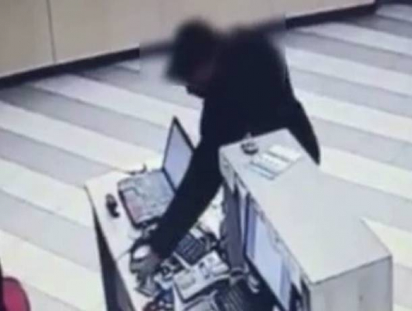 Дерзкая кража Iphone 7 из офиса попала на видео: преступник задержан