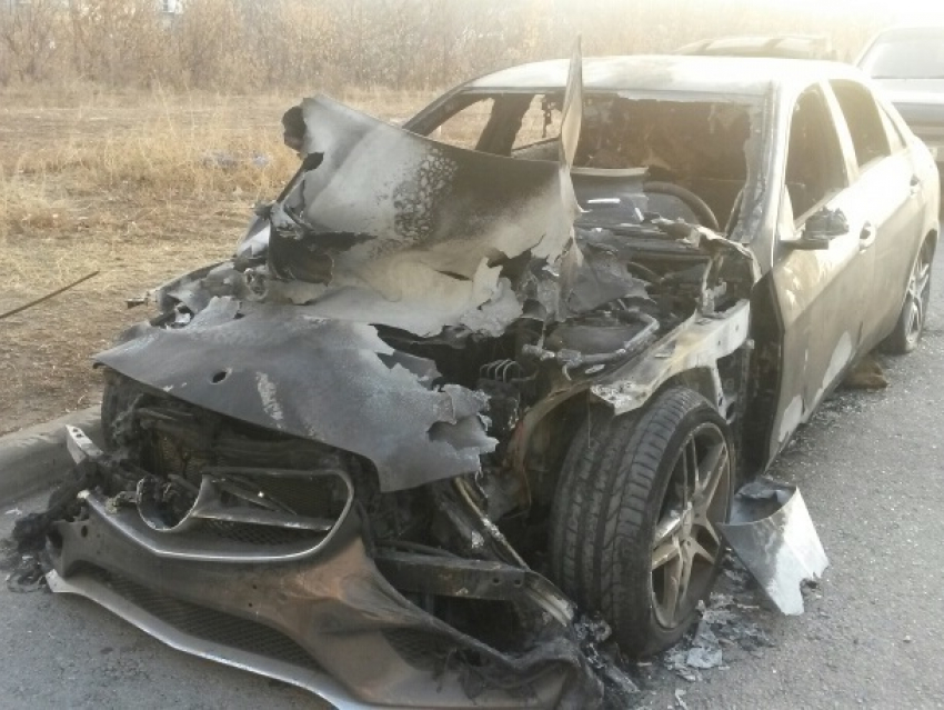 Тяжелейшие переломы получил водитель Mercedes, который врезался в столб и загорелся в Гагаузии