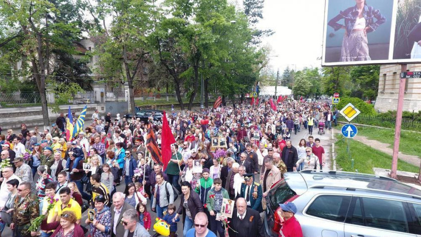Многотысячный Марш Победы в Кишиневе засняли с дрона