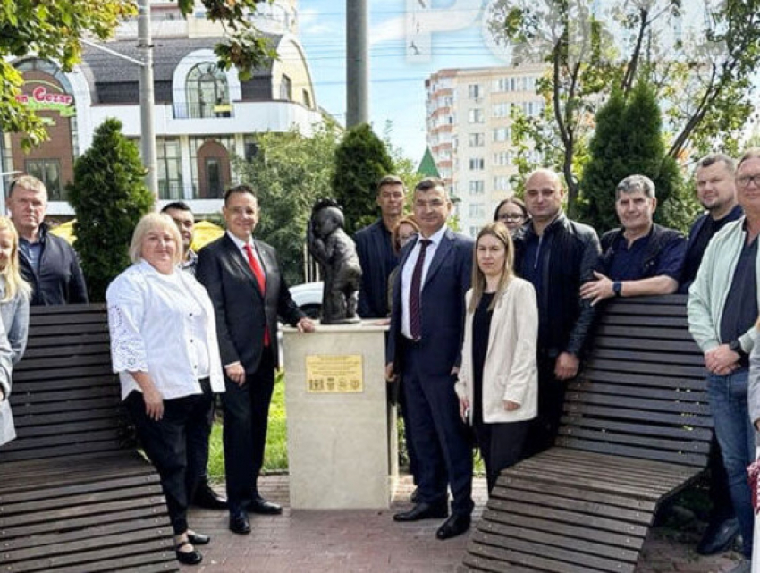 На Чеканах открыли новый памятник, посвященный детям