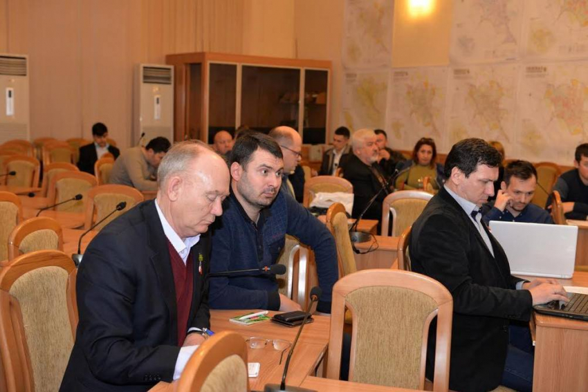 В столице прошли публичные слушания на тему разделения полномочий Муниципального совета и примэрии