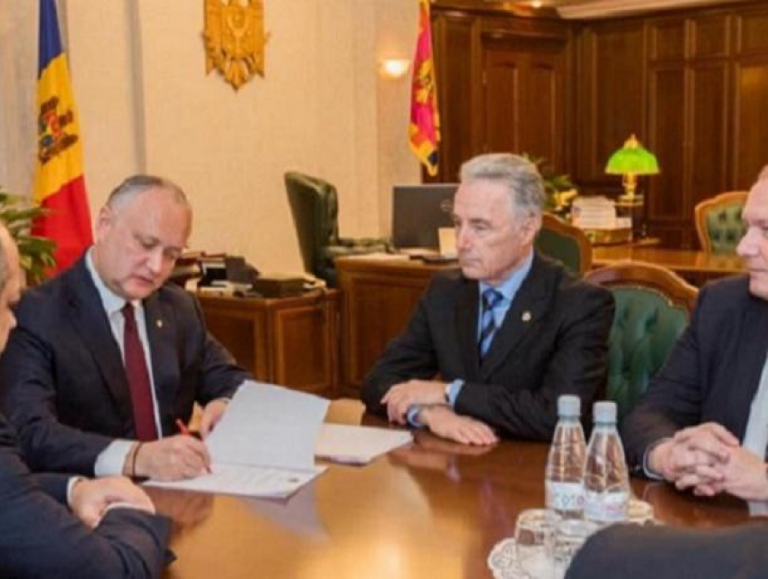 Бывшие министры стали советниками Додона