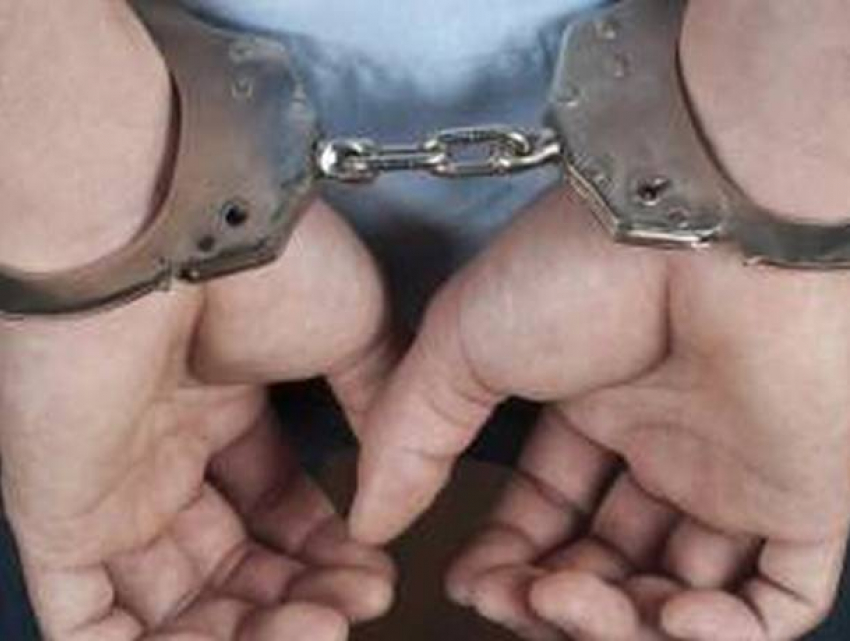 Житель столицы под видом полицейского вовлекал девушек в занятие проституцией