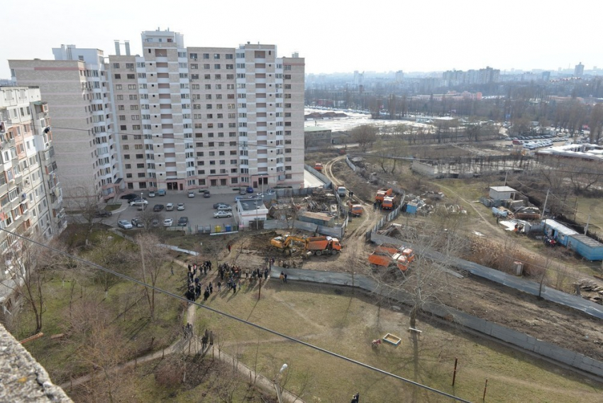 На Рышкановке, по адресу Дога 32/2, продолжается незаконное строительство