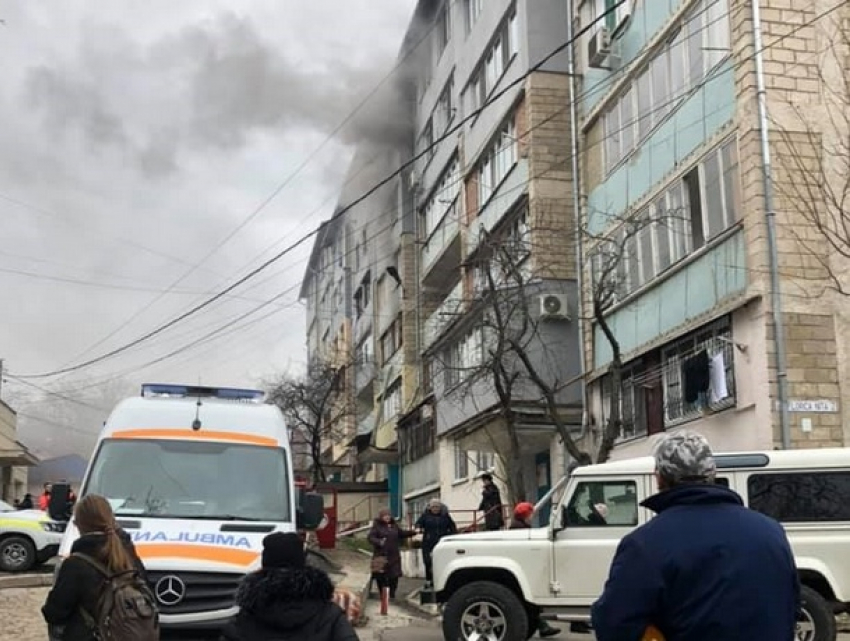 Пожар в жилом доме на Рышкановке: спасатели эвакуировали оставленного без присмотра ребенка