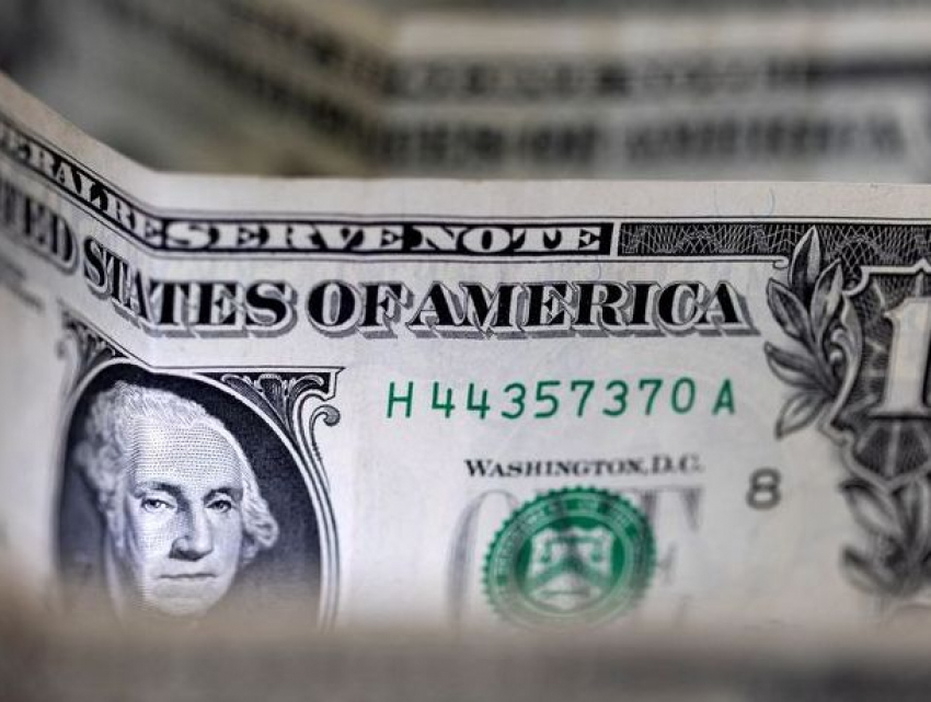 Новая неделя начнется ростом доллара: курсы валют на понедельник  