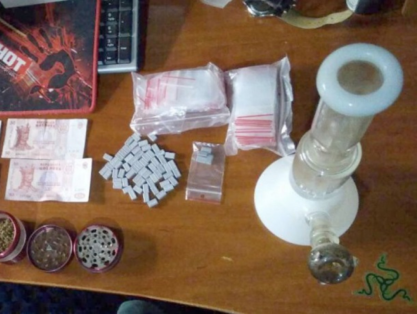 Банда из женщины и десяти мужчин распространяла в ночных клубах Кишинева наркотики