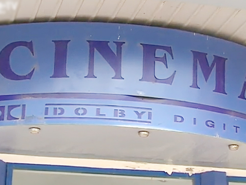 Молодежь изнывает от скуки: единственный кинотеатр в Бельцах закрыли на ключ 