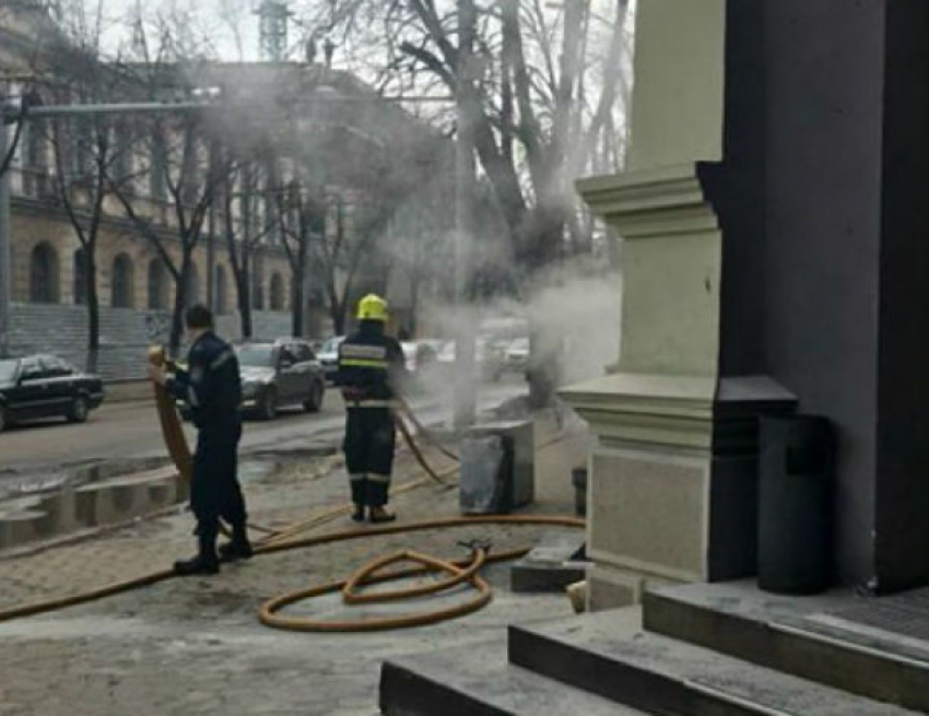 Ресторан в центре Кишинева загорелся: огонь вспыхнул на кухне