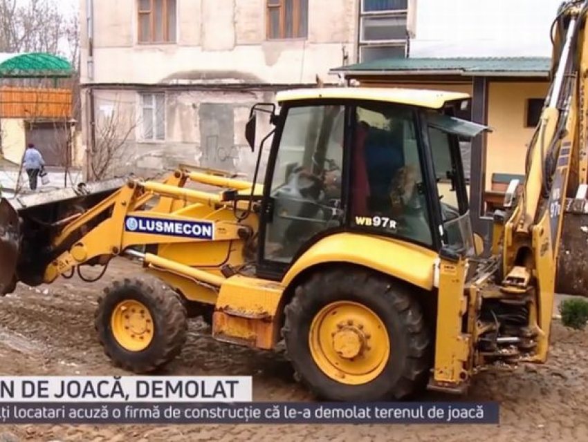 Скандал в одном из дворов Рышкановки - строительная компания разрушила детскую площадку!