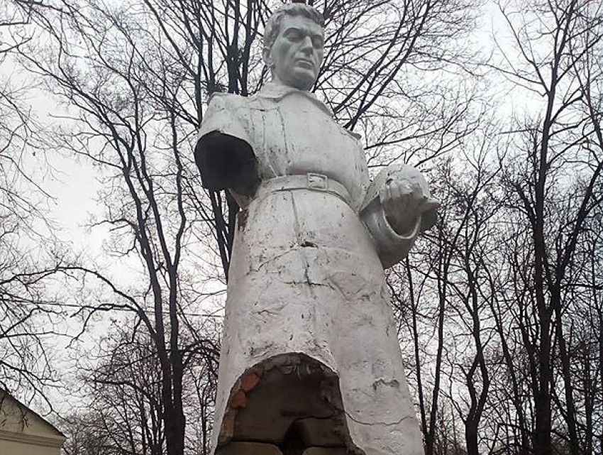 Памятник героям-красноармейцам цинично раскурочили в Кировограде 