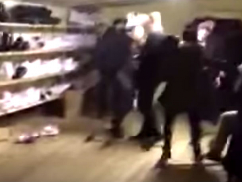 Жестокое избиение женщиной мужчины коньками по голове в Бельцах сняли на видео