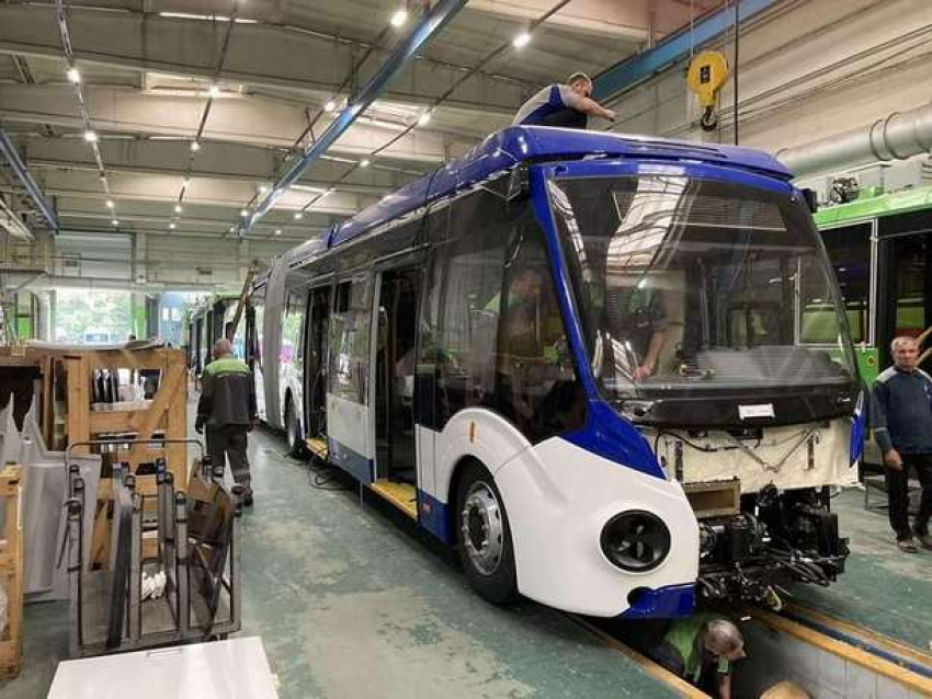 Новые двухзвенные троллейбусы прибудут в Кишинев уже в сентябре