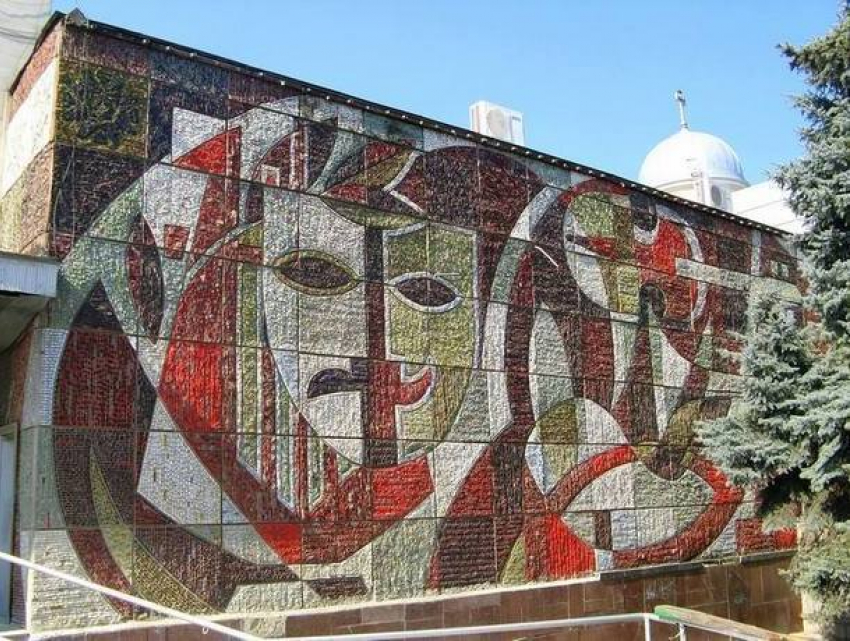 Мозаика на разрушенном здании ДК профсоюзов оказалась включена в реестр памятников Молдовы