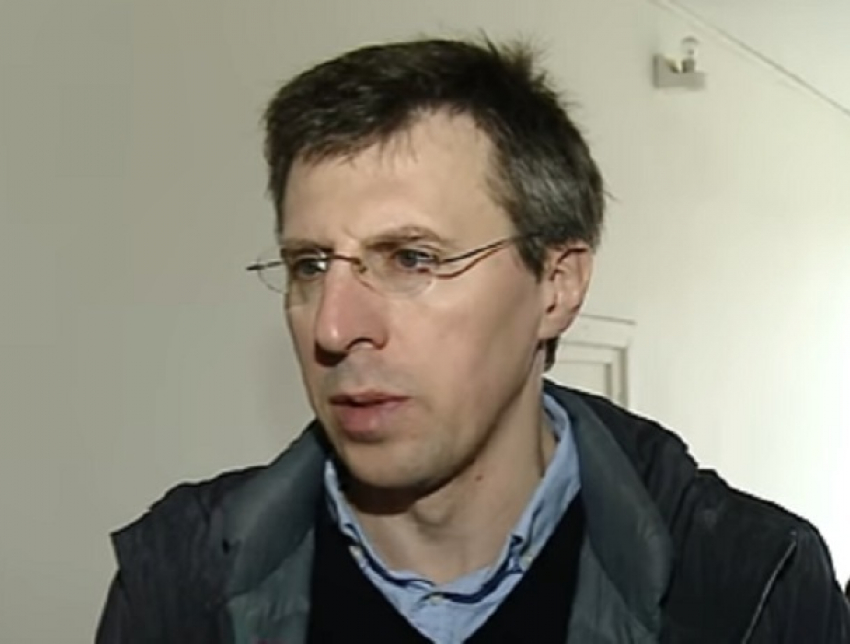 Неунывающий Киртоакэ, находящийся под следствием, заявил о желании стать депутатом парламента