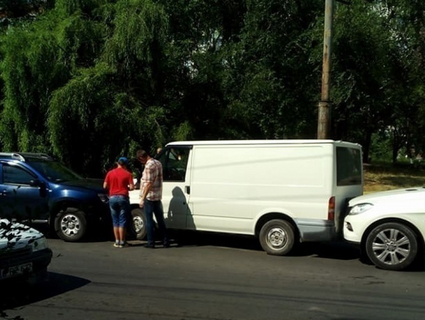 Цепная авария в Кишиневе спровоцировала большую пробку