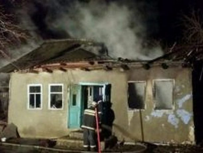 Мужчина заживо сгорел в собственном доме в Страшенах
