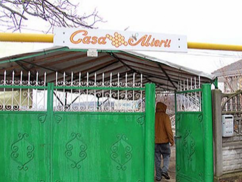 Одна из молдавских семей превратила свой дом в музей меда